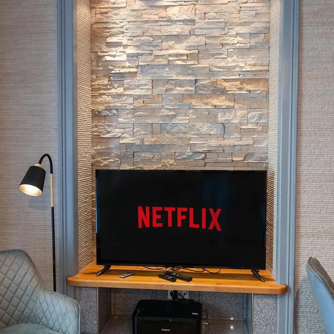 Special Roger F Rabbit 1 Apartment, Roche Towers, 10-Star Basilea