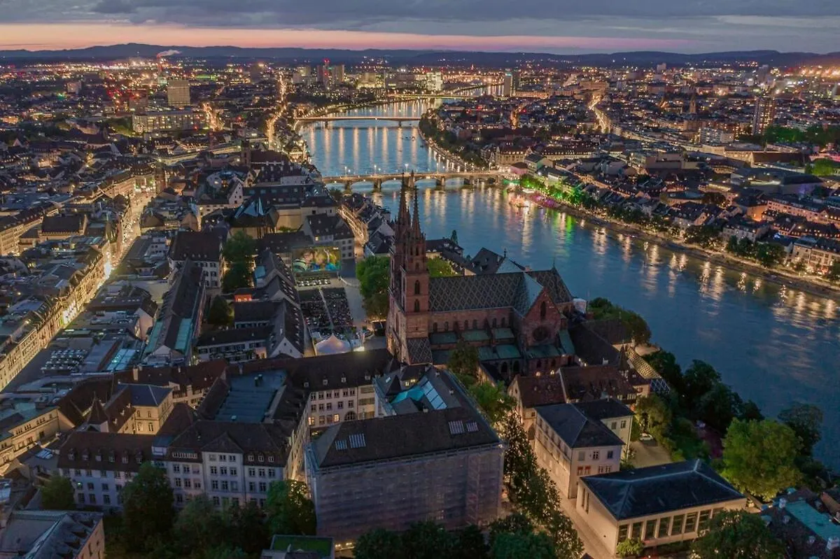 Special Roger F Rabbit 1 Apartment, Roche Towers, 10-Star Basilea 0*,  Svizzera